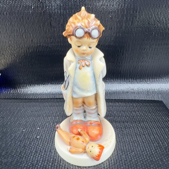 Hummel The Doctor Figurine Goebel Boy with goggles W Germany Puppendoktor VTG - Picture 1 of 11